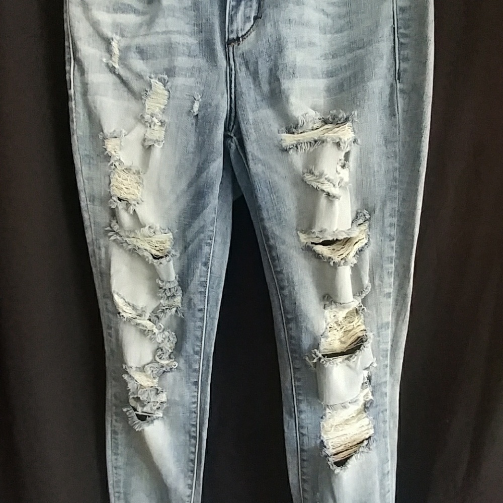 Distressed jeans - Picture 2 of 4